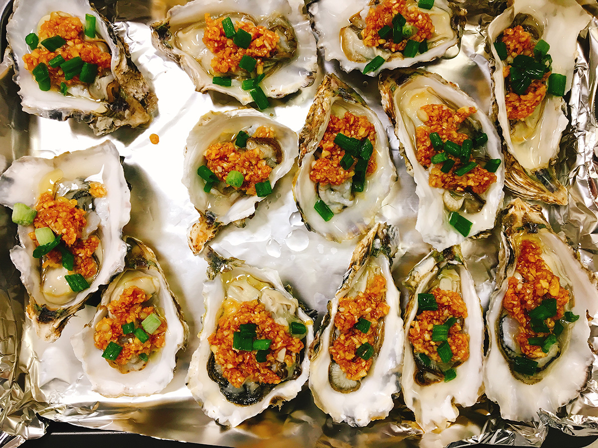 蒜蓉烤生蚝秘诀全在这一步,蒜蓉烤生蚝做法烤箱教程