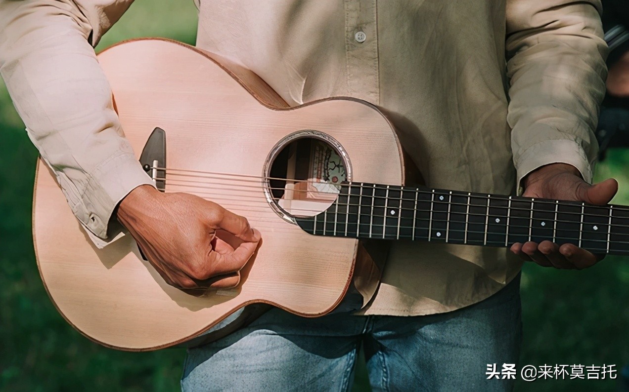 如何选择一把初学入门吉他,30天入门1年进阶民谣吉他