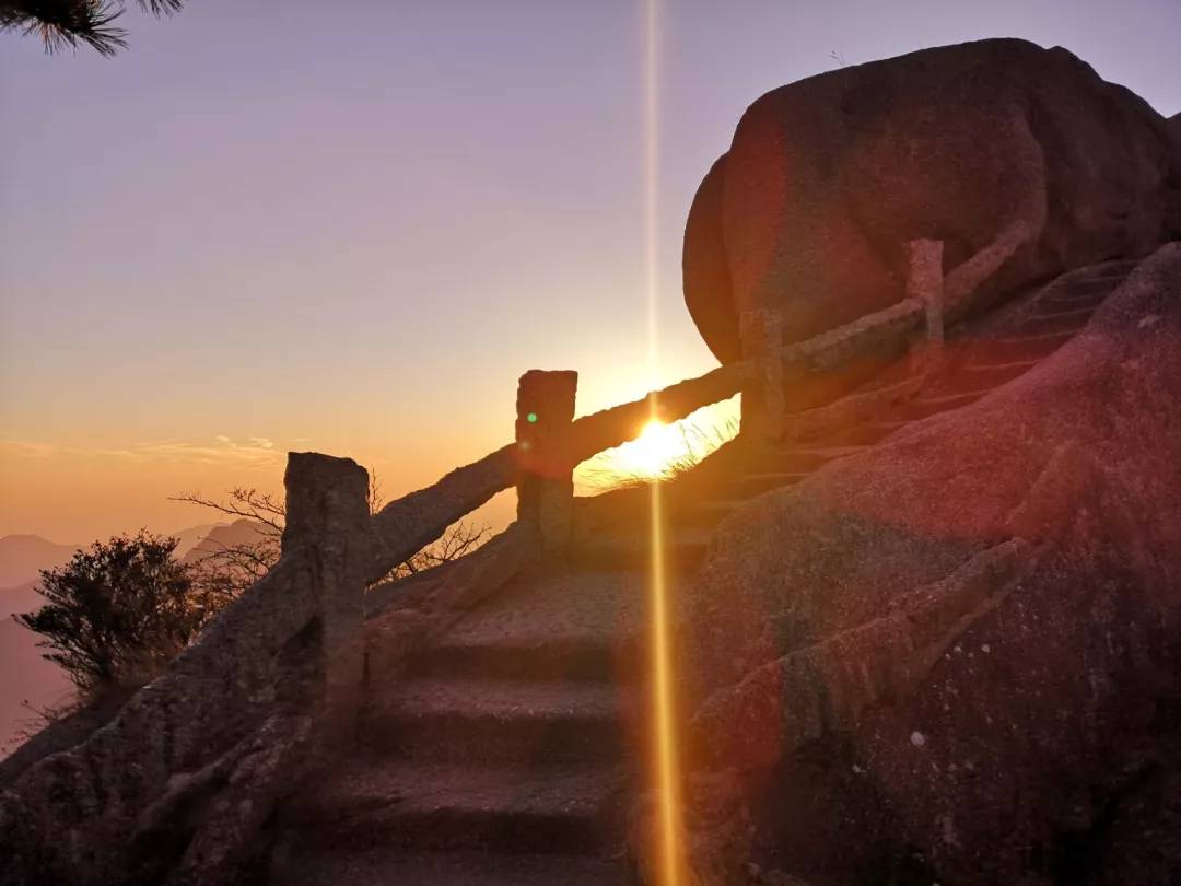 秋至黄山：当秋光与山色齐放