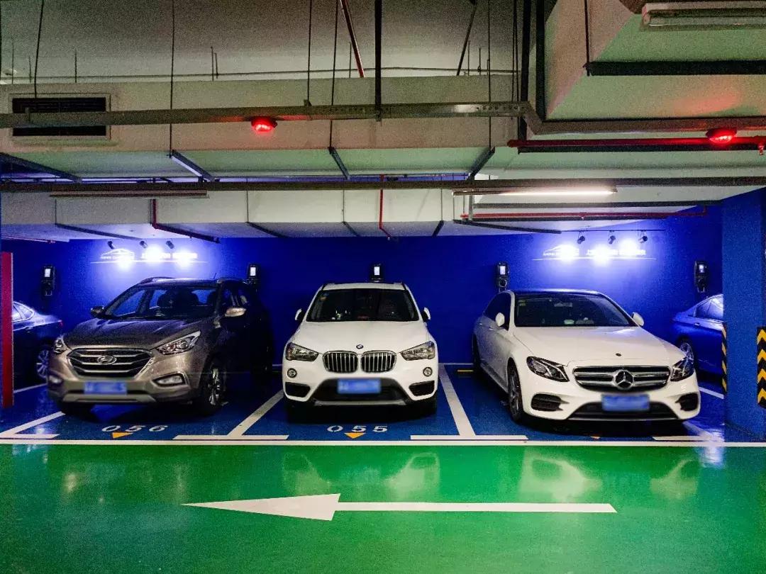 在南京月薪1W，我却停不起车