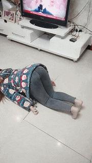 肚子大了,该怎么和家里人解释啊!哈哈哈让你再吃那么多...