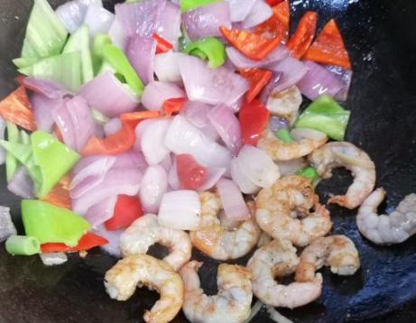 爆炒虾仁洋葱的做法,洋葱炒虾仁的做法步骤