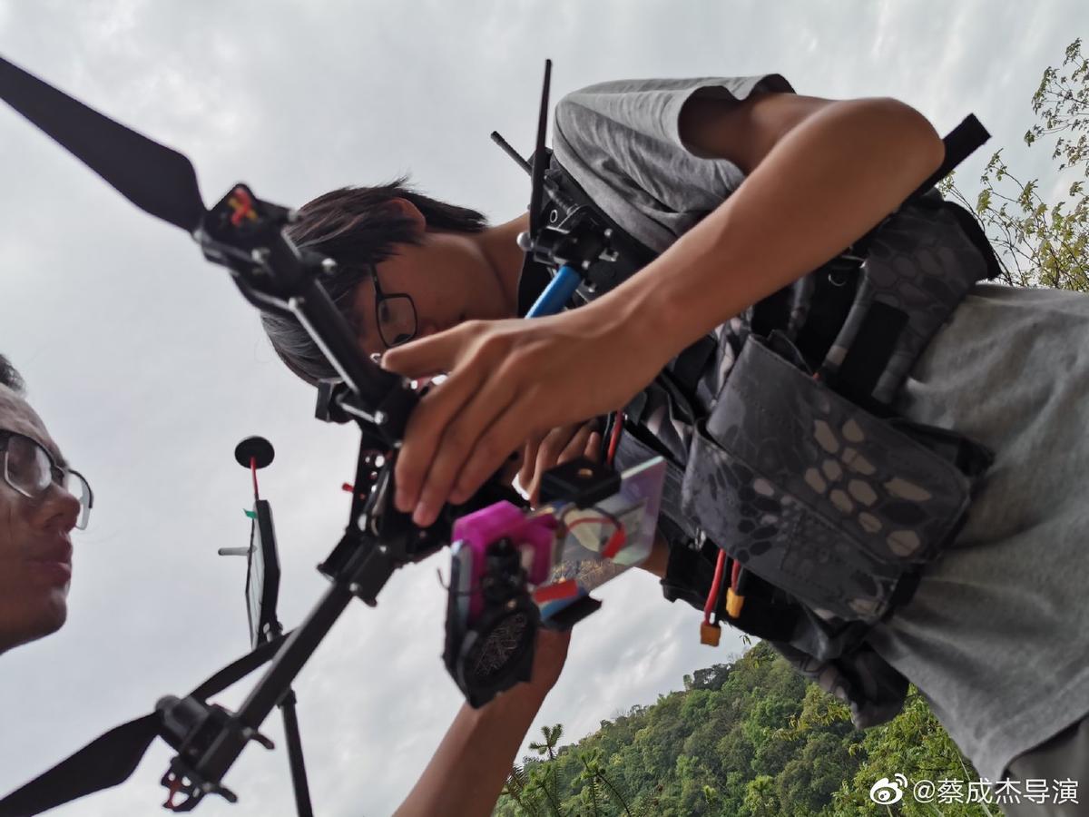 手机拍出电影画质，让你的视频不再抖动，300块极速入门