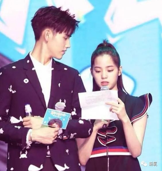 “人精”欧阳娜娜暗讽美合专睡男明星？扒完她的好友圈发现她极度