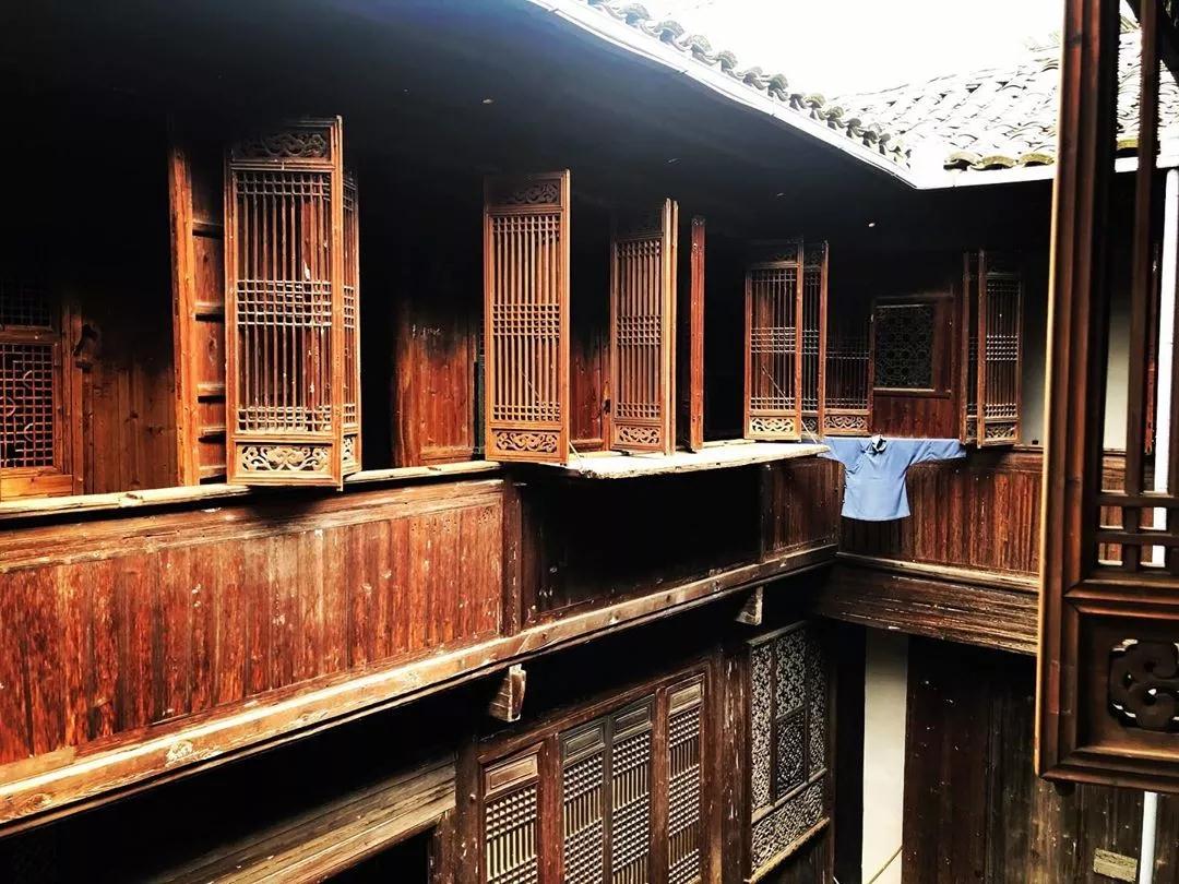 安徽大山废弃的古宅,安徽一座百年废弃的古宅