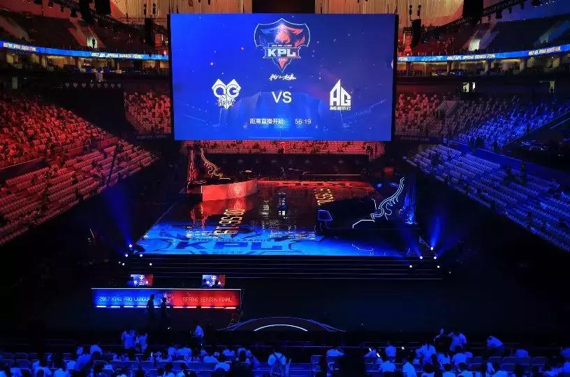 太壕了！10000现金大奖、2折抢爆品、5折吃美食，这家商场要爆