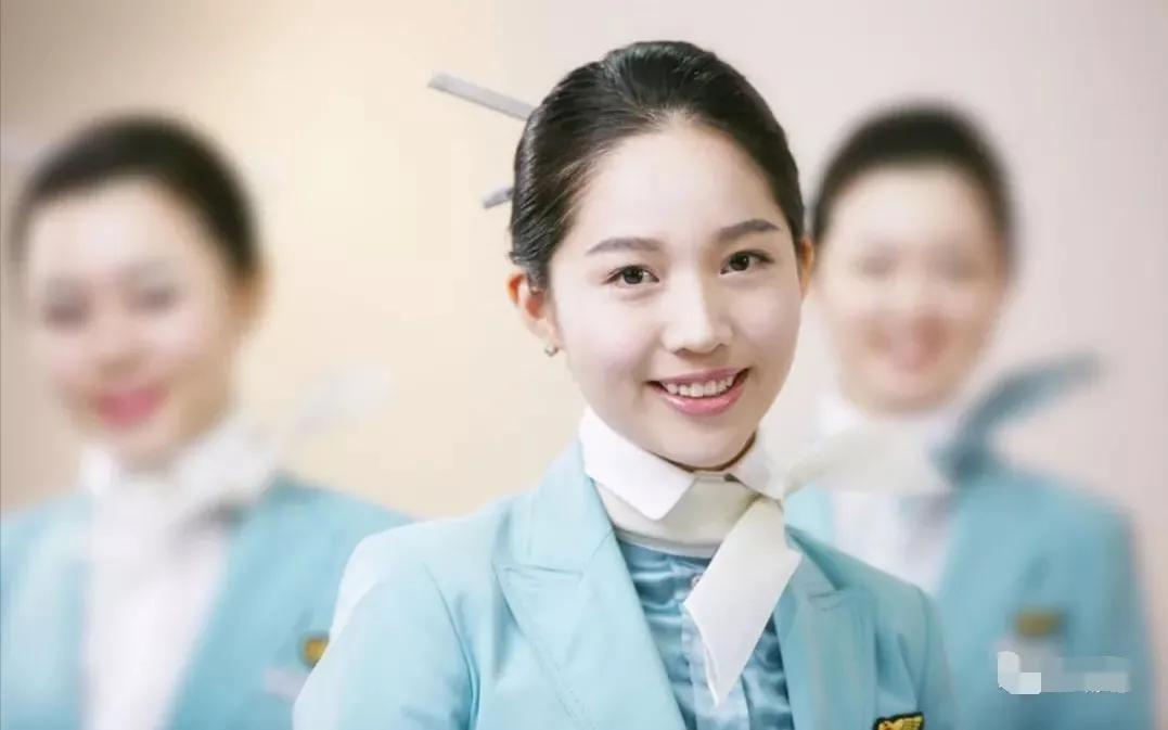 中国国际航空空姐黑白制服,各大航空公司制服照片