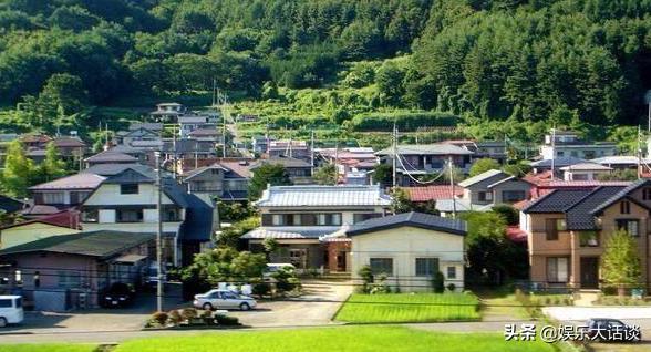 在农村买了房还可以申请宅基地吗,农村有房在城里买房要不要迁户口