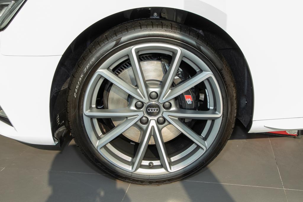 50万以内的性能车,兼顾科技感与舒适性,奥迪S4简评