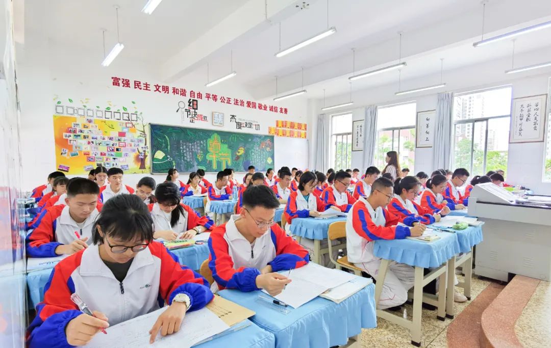 昆三中经开区学校升学率,昆明经开区昆三中校区