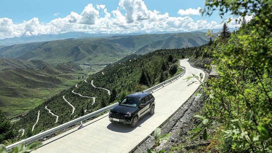 百万suv横评大切诺基,进口版大切诺基四驱高性能版