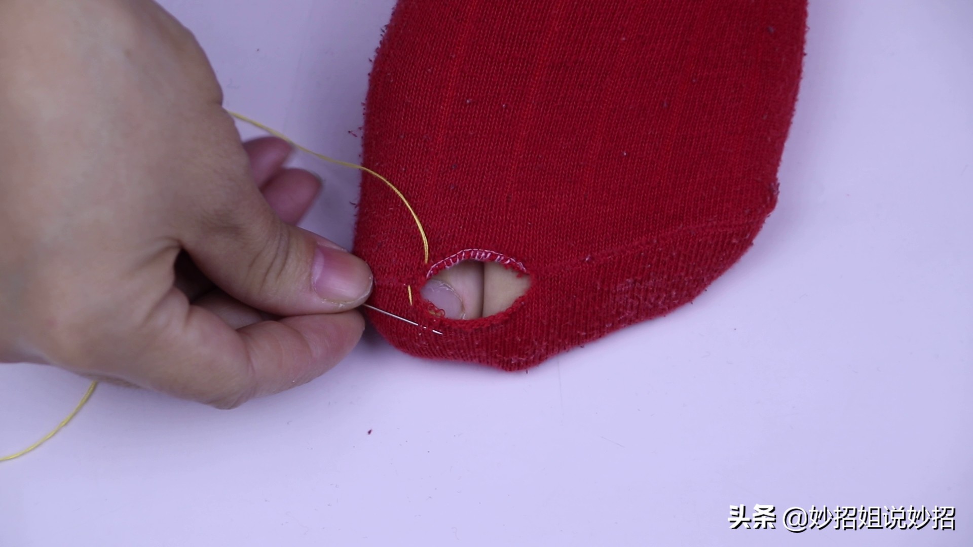 袜子破洞了怎么补比较好,修补袜子破洞五角星慢动作新针法