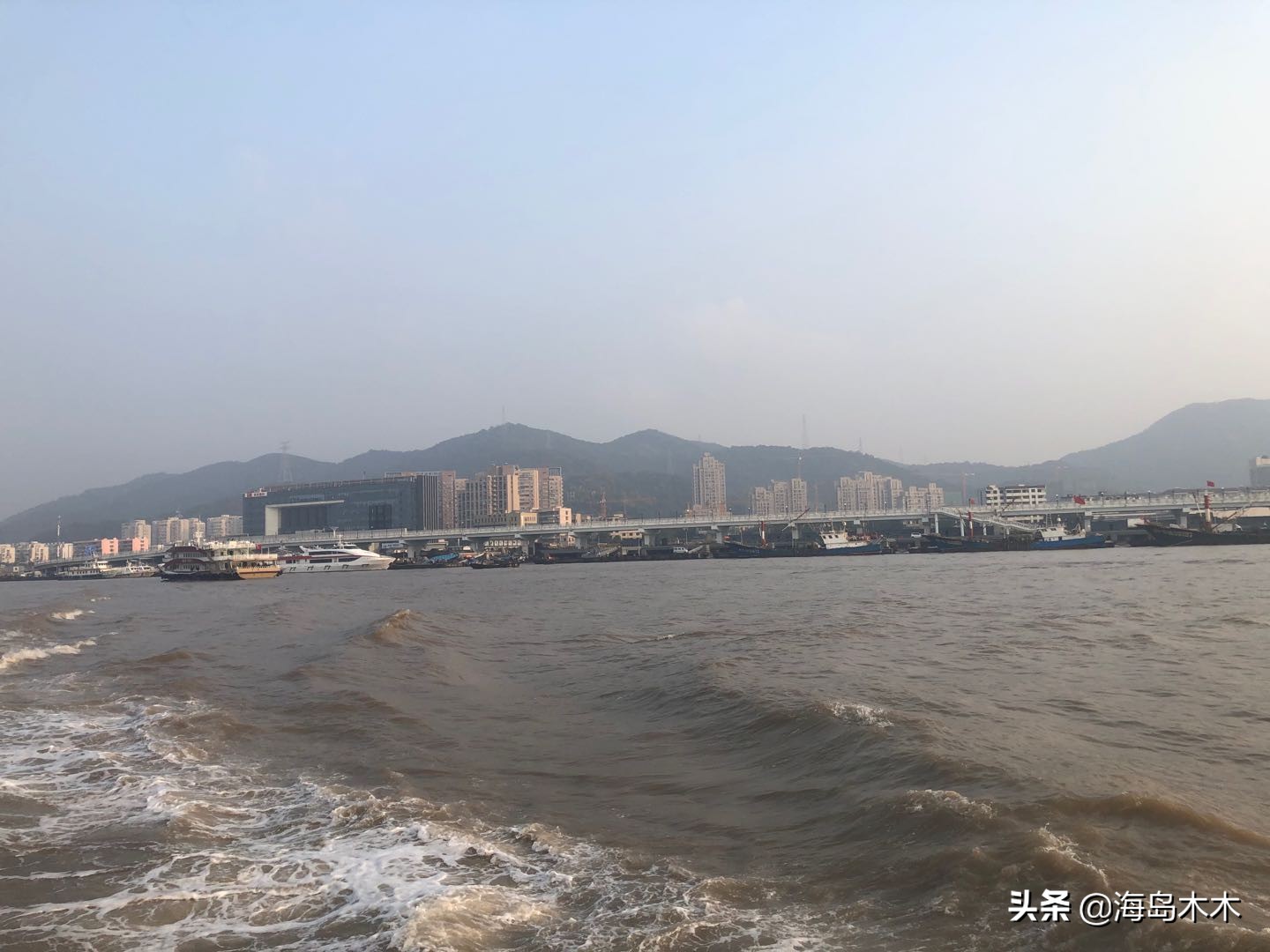 舟山是不是都是小岛组成的,舟山是个岛吗