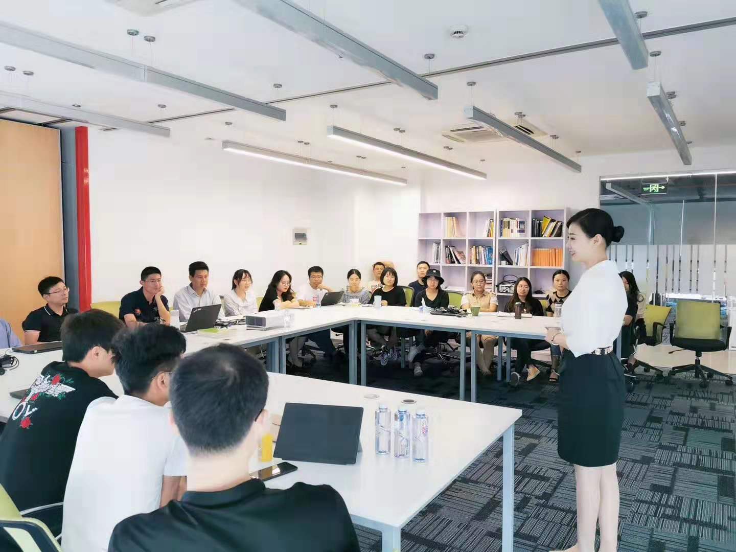 新华礼仪可以零基础吗,新华礼仪服务