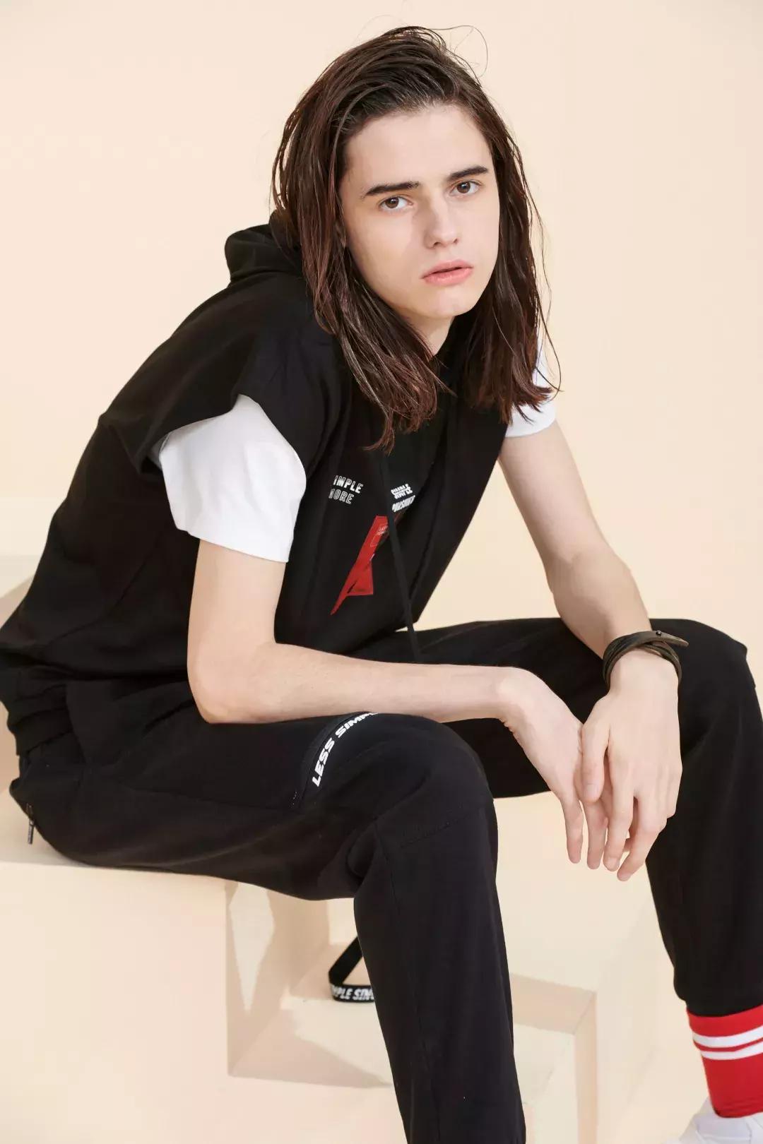 无袖t恤宽松推荐,夏天无袖t恤里面怎么穿