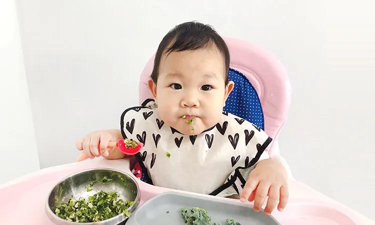 宝宝不吃辅食怎么办妙招,宝宝不吃辅食怎么办喂不进气