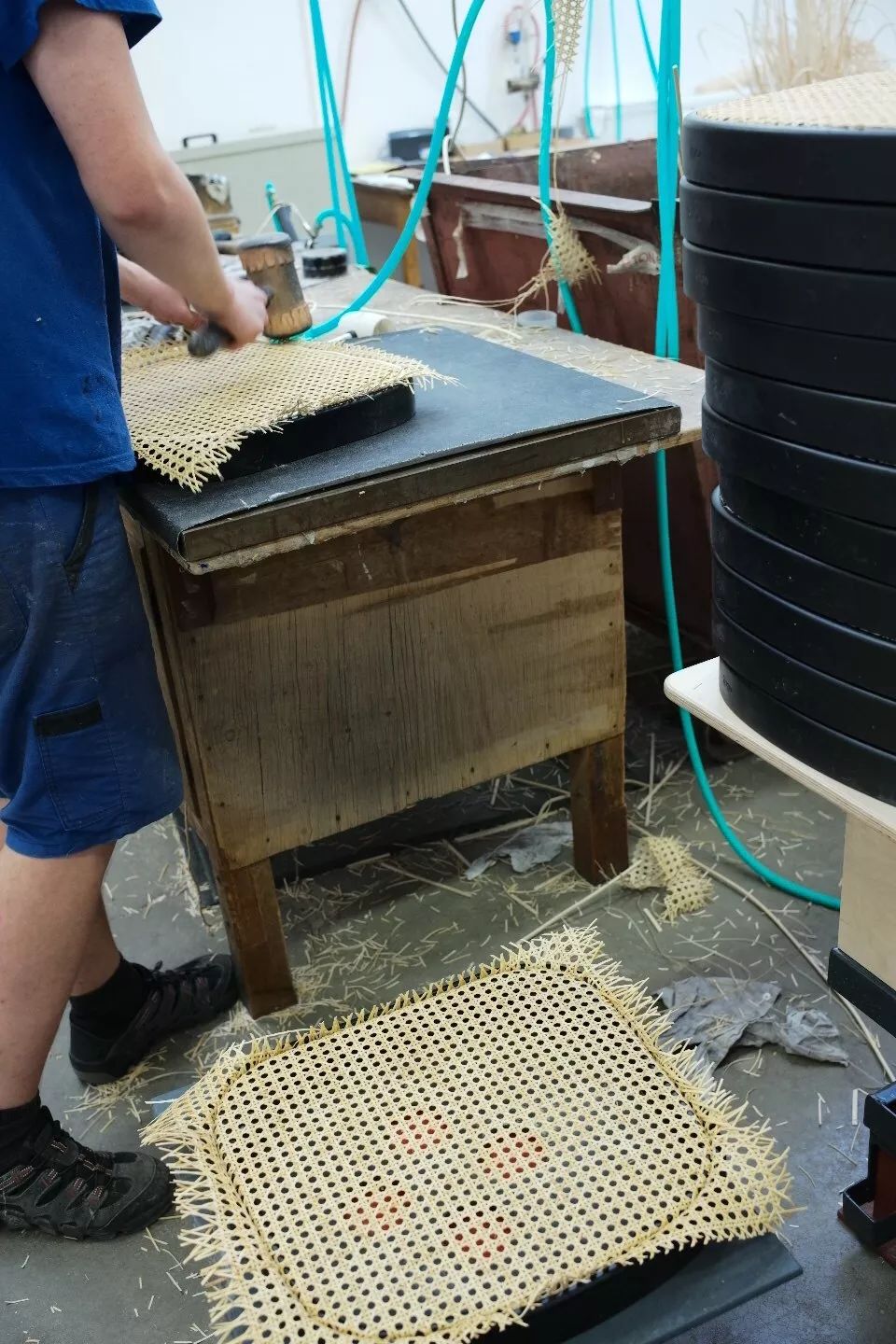 探访TON工厂看经典椅子背后的故事|疯狂24h我们去捷克干了啥?