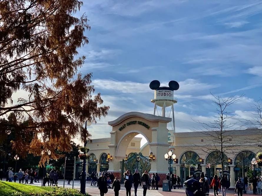 欧洲迪士尼亏损深层次原因,巴黎迪士尼是赚钱还是亏钱