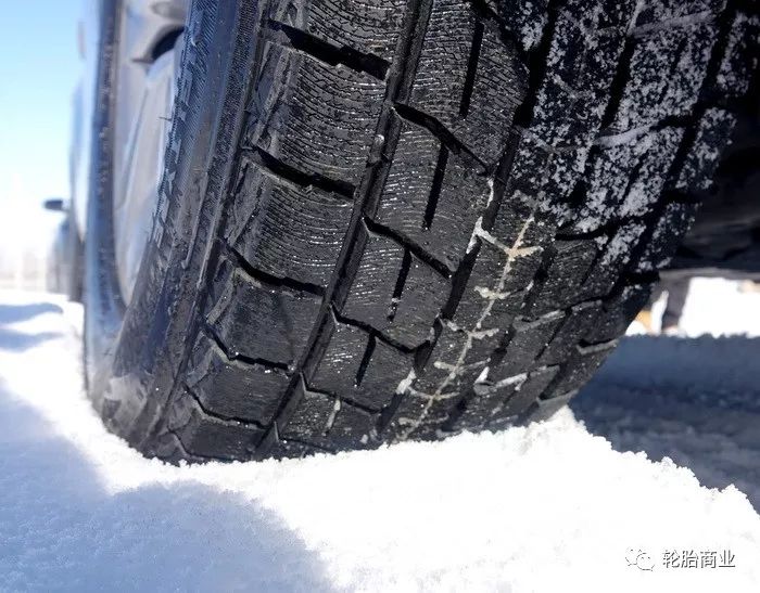 邓禄普雪地胎测评,邓禄普全地形轮胎冰雪路面