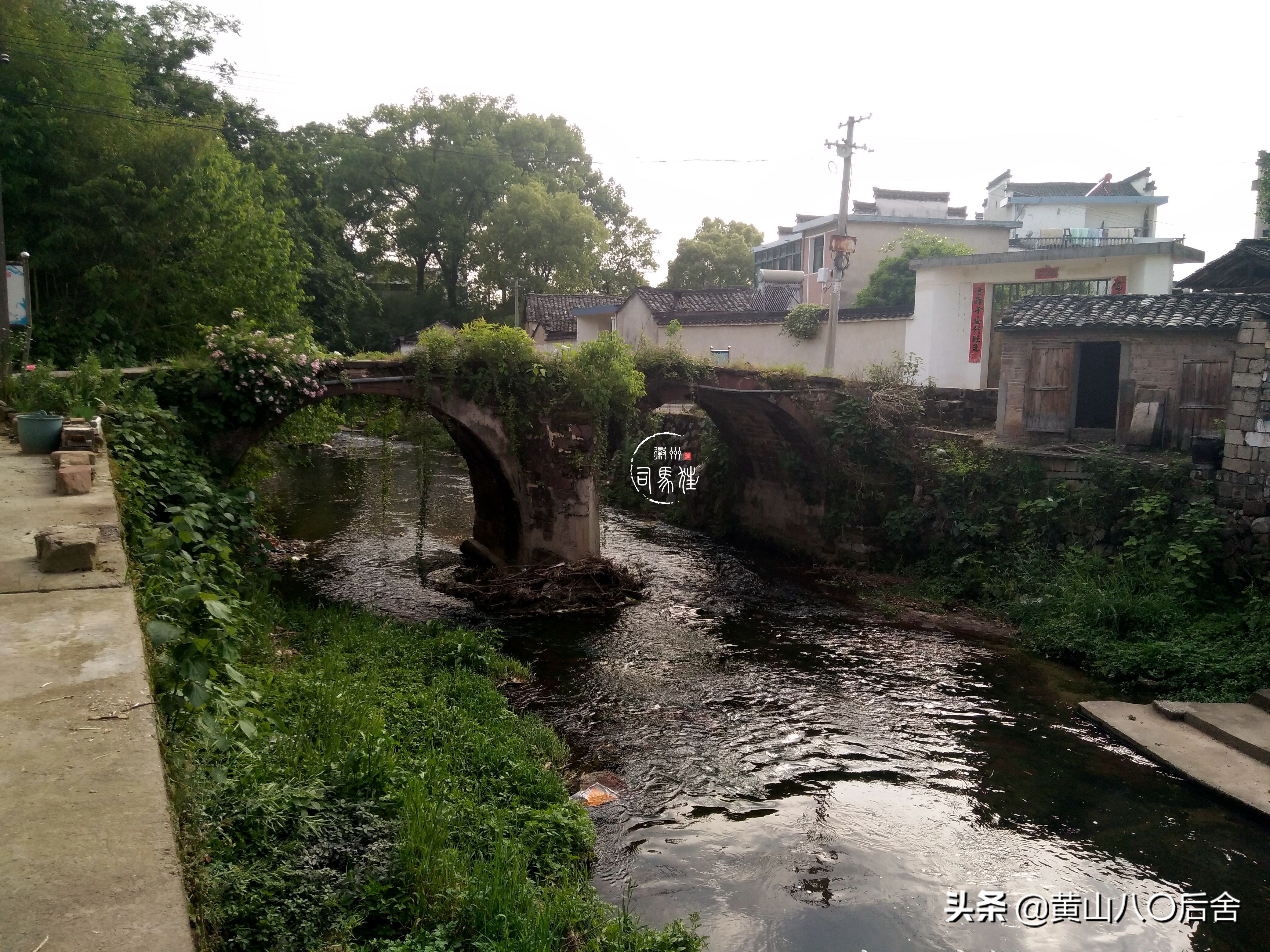 歙县有个村子,大家都姓淩,三点水的淩。这里还有吕洞宾的传说