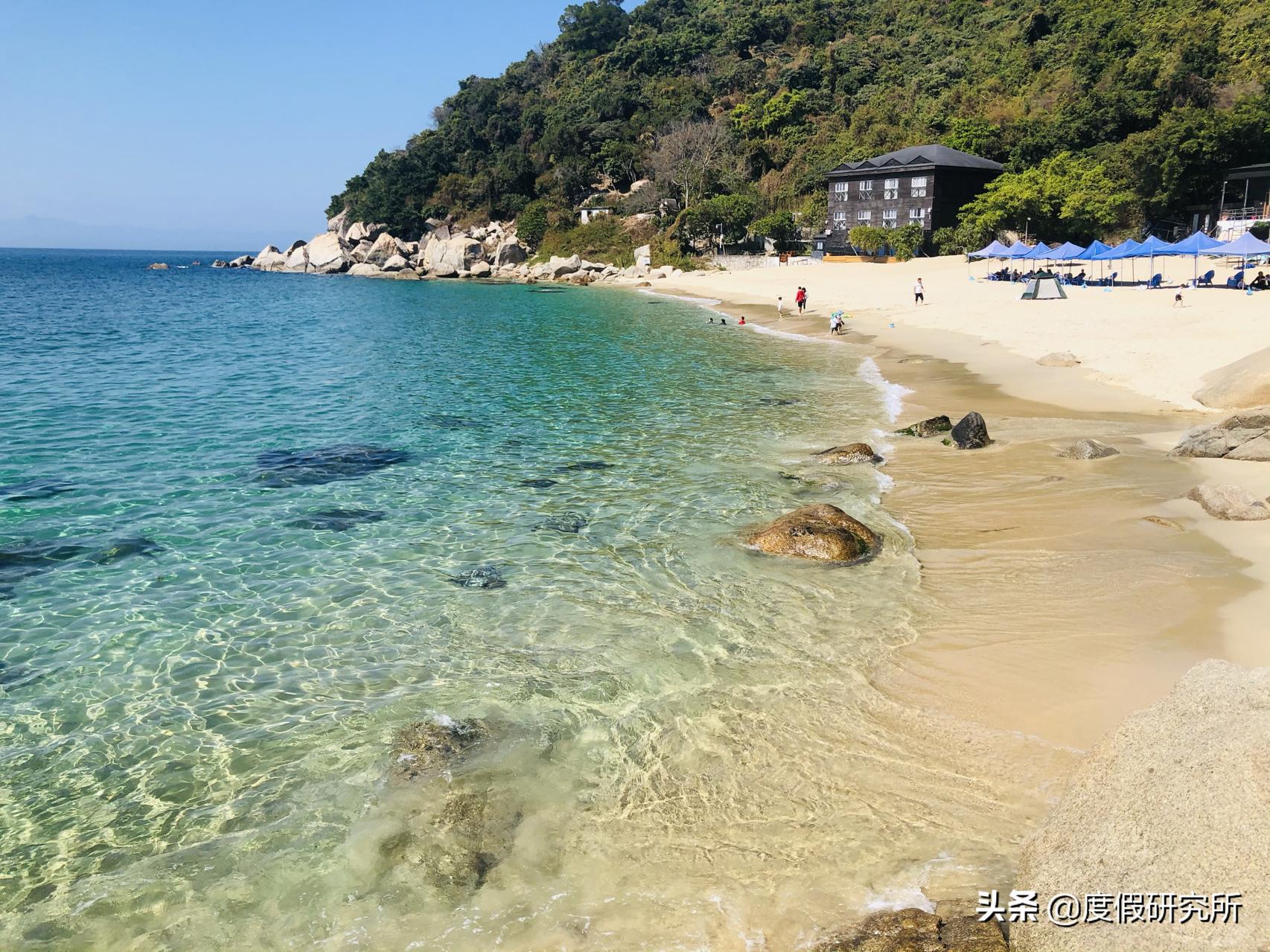 中国媲美马尔代夫海滩,海水很清澈的地方外国