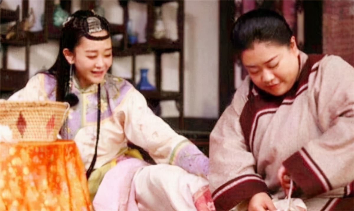 她15岁靠三寸金莲嫁入豪门,15岁女子靠三寸金莲嫁入豪门