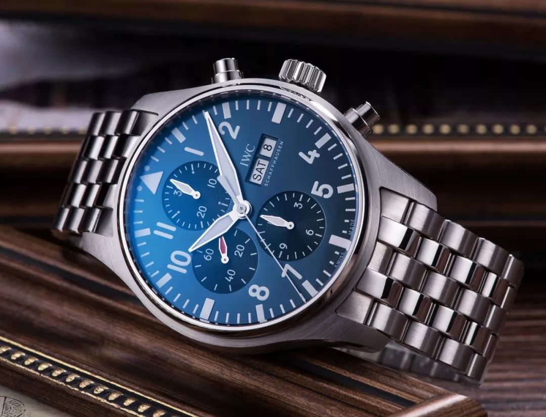 万元适合年轻人戴的表,30岁男人戴什么手表2万左右新表