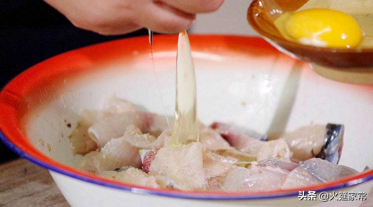 不二酸菜沸腾鱼,四川酸菜鱼正宗做法热油