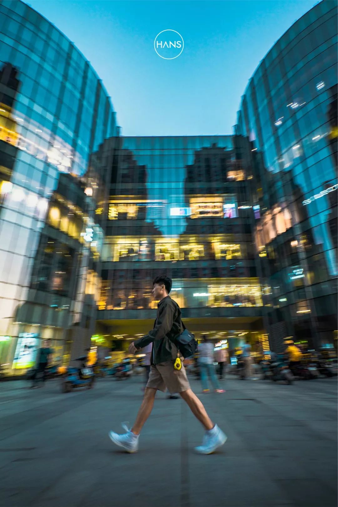 这里是青山，请长按保存