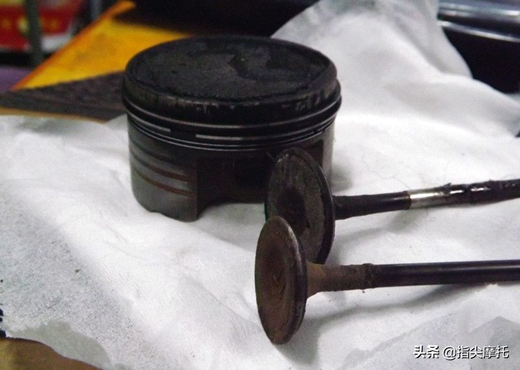 摩托车发动机气门坏了怎么回事,发动机气门断了什么症状