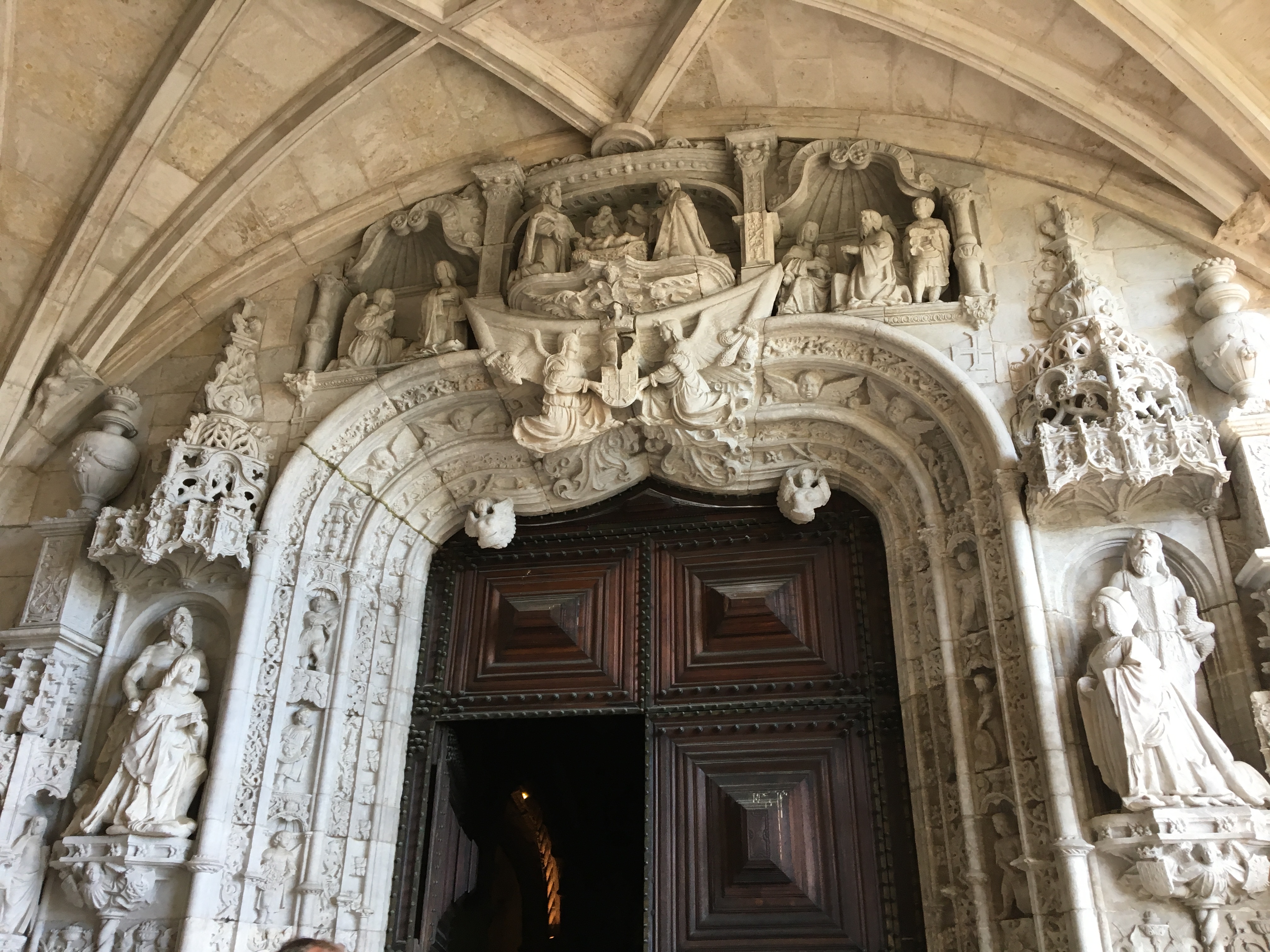 一座修道院,一座经历3次八级大地震不倒的塔