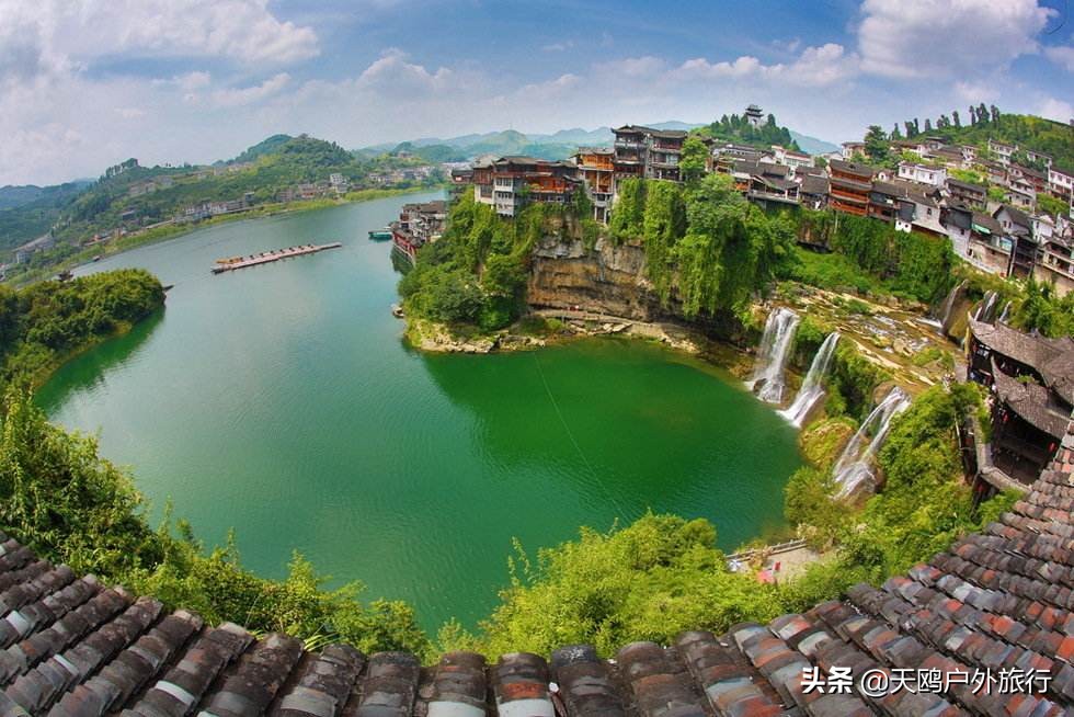 芙蓉镇一座挂在瀑布上的千年古镇,瀑布上的千年古镇芙蓉镇