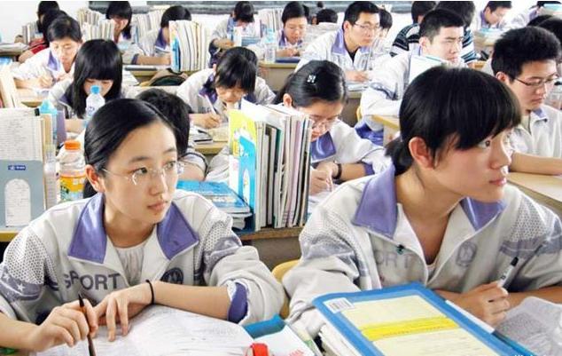 班主任怎么给学生调座位,初中班主任怎么快速调座位