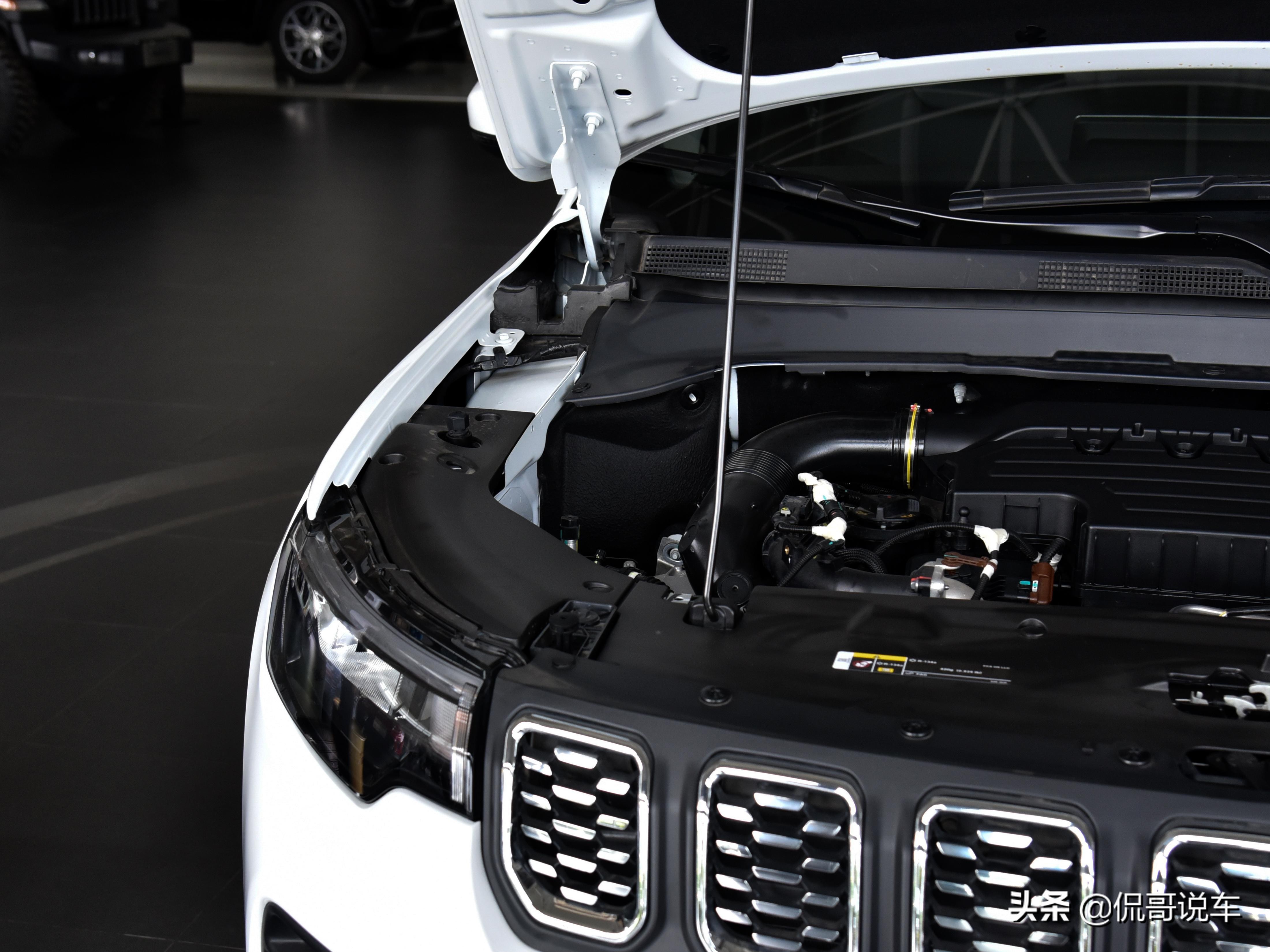 进口指南者2.4四驱越野测试,硬汉外观越野车