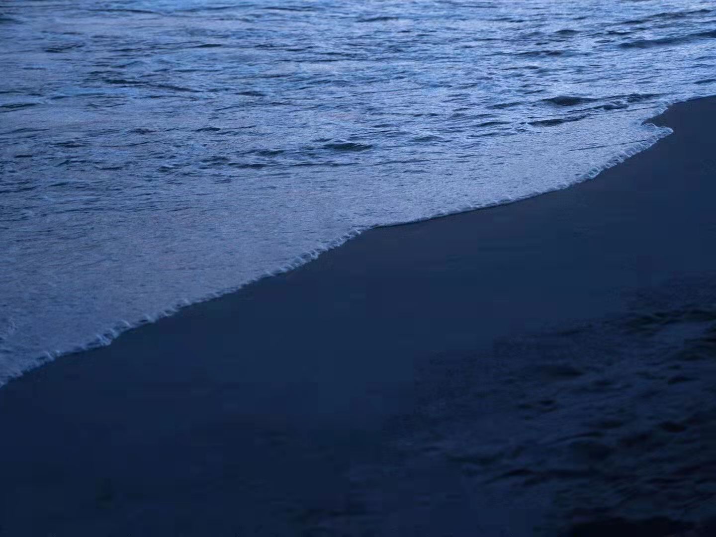 孤独且清醒的文案,人间清醒的高级感小众文案