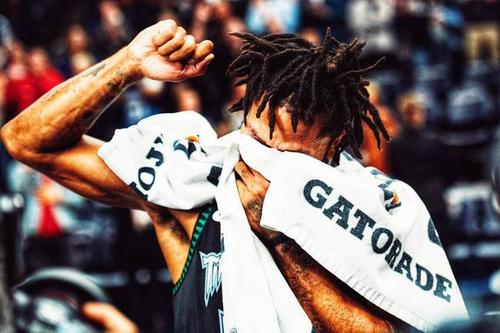 罗斯:从最年轻的MVP到老将底薪又怎样?坚持梦想终会绽放