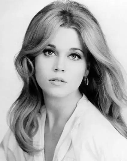 她一生自贱，真相不过是因为童年被毁