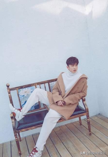 张云龙出道前踢足球视频,张云龙踢过职业比赛吗