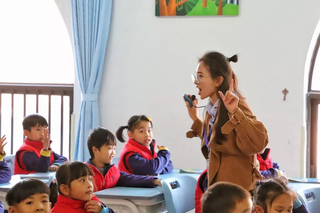 华立中英文学校是不是贵族学校,华立中英文学校升学