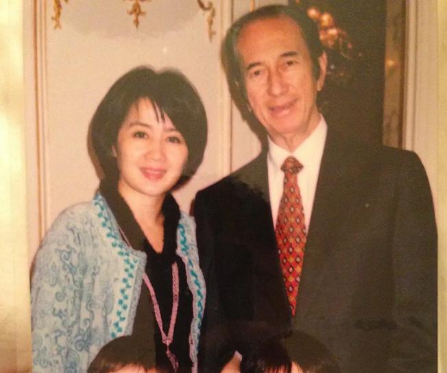 赌王四太跟孩子采访,澳门赌王四姨太梁安琪丝巾