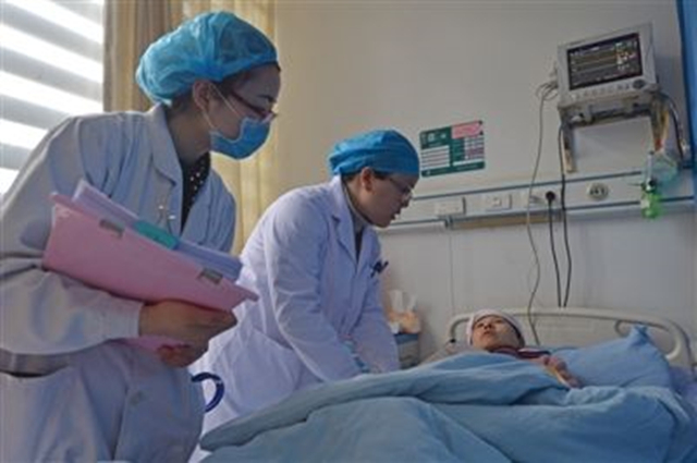 孕妇生孩子前备皮,90后孕妇怀胎7个月被迫剖腹产