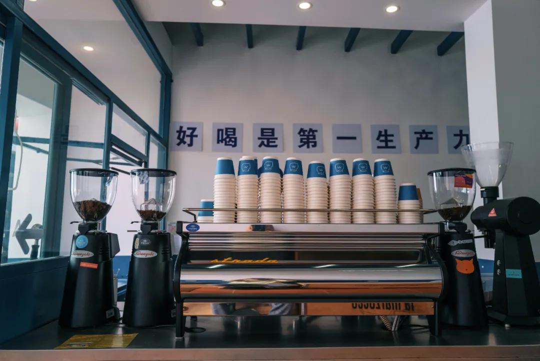 把繁华踩在脚下,将吃喝囊括周边。去长沙要住地标里