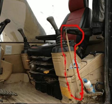 机王依旧不输国产机，23年老兵不死，卡特320V不愧为一代神机