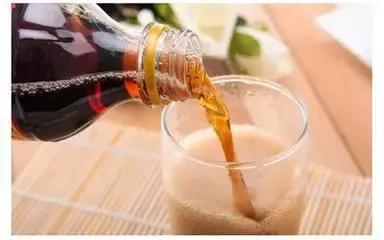 长期吃垃圾食品对孩子有什么危害,危害儿童的垃圾食品爆米花巧克力