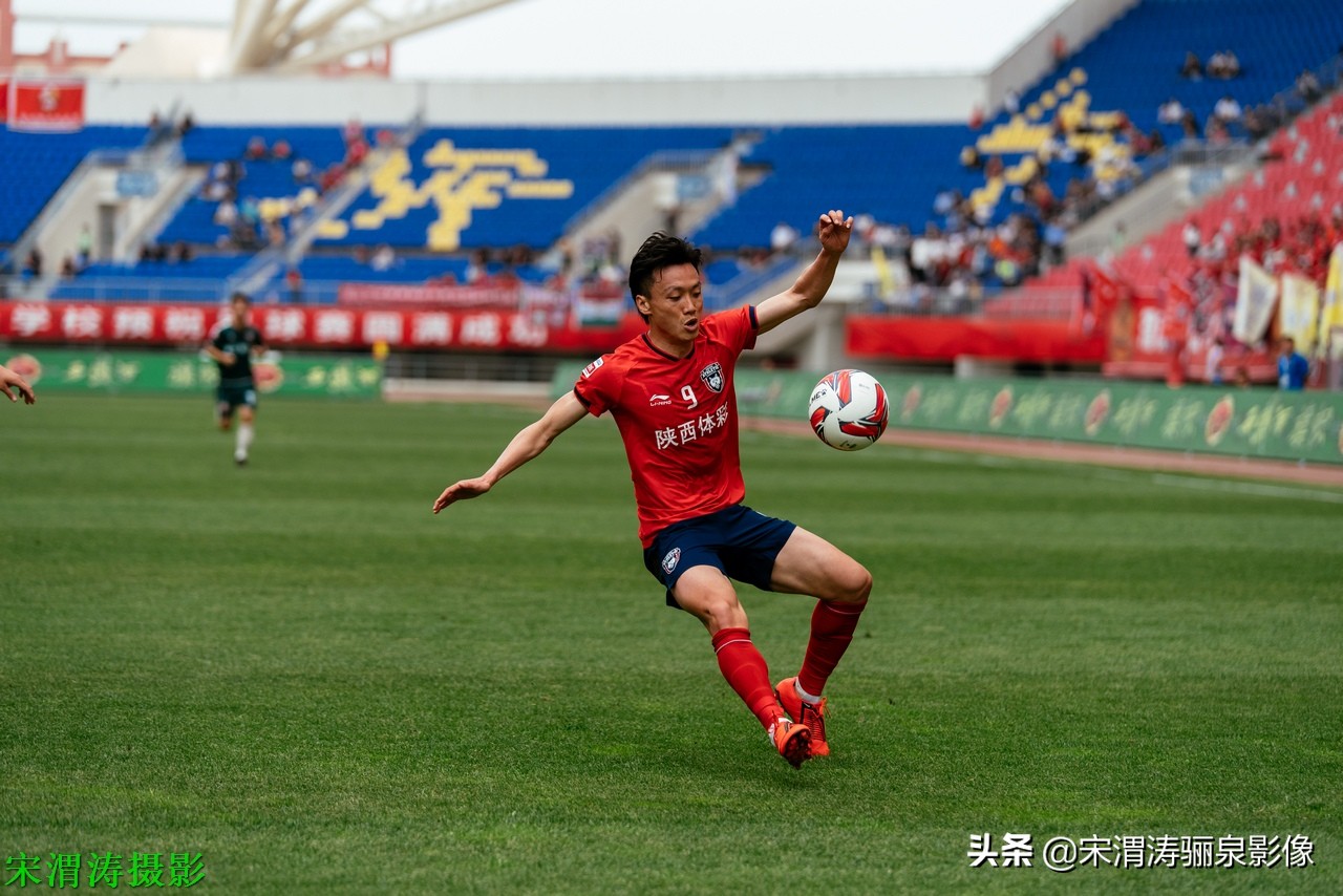他有意识，脚下的控球和突破技术，任意球出色，左脚打门力量奇大