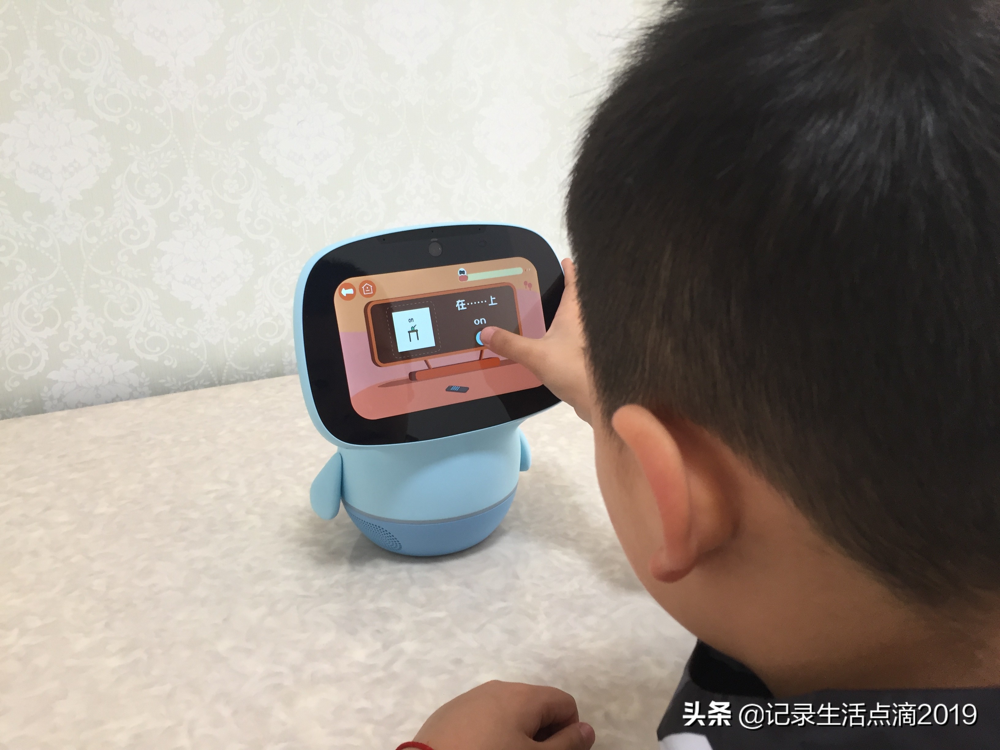 学习娱乐两不误小学二年级,聪聪教育陪伴机器人