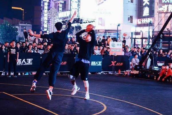 376双鞋,拍出718万人民币!炒鞋圈到底有多疯狂?