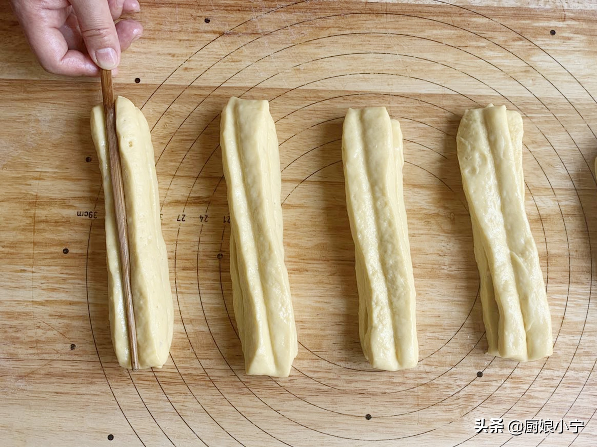 快速炸油条不醒面的方法和配方,油条不发面怎么炸出来又软又蓬松