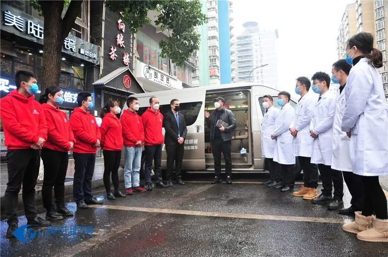 眼镜人在行动|疫情下的「空城」重庆,爱心在蔓延