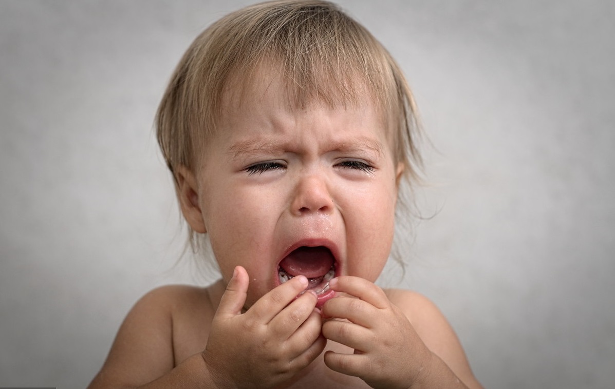 五岁男孩半夜哭出汗怎么回事,5岁男孩每天出大汗